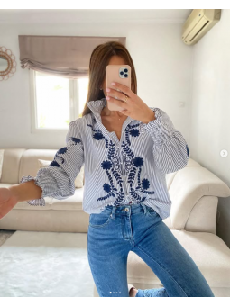 Blusa rayas bordado floral...