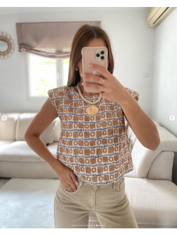 Top beige hombreras botones...