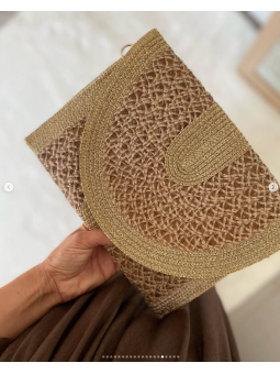 Bolso de mano rafia y dorado