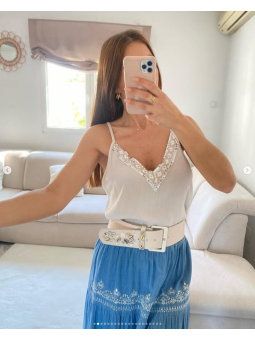 Blusa tirantes beige escote...