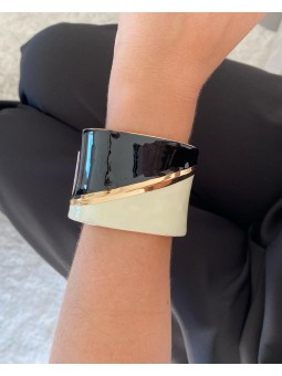 Brazalete blanco y negro